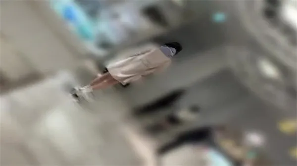 MJ下班回家的美女播音员