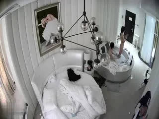 360酒店摄像头晚上加完班出来开房减减压的白领情侣尝新在浴缸里做爱的