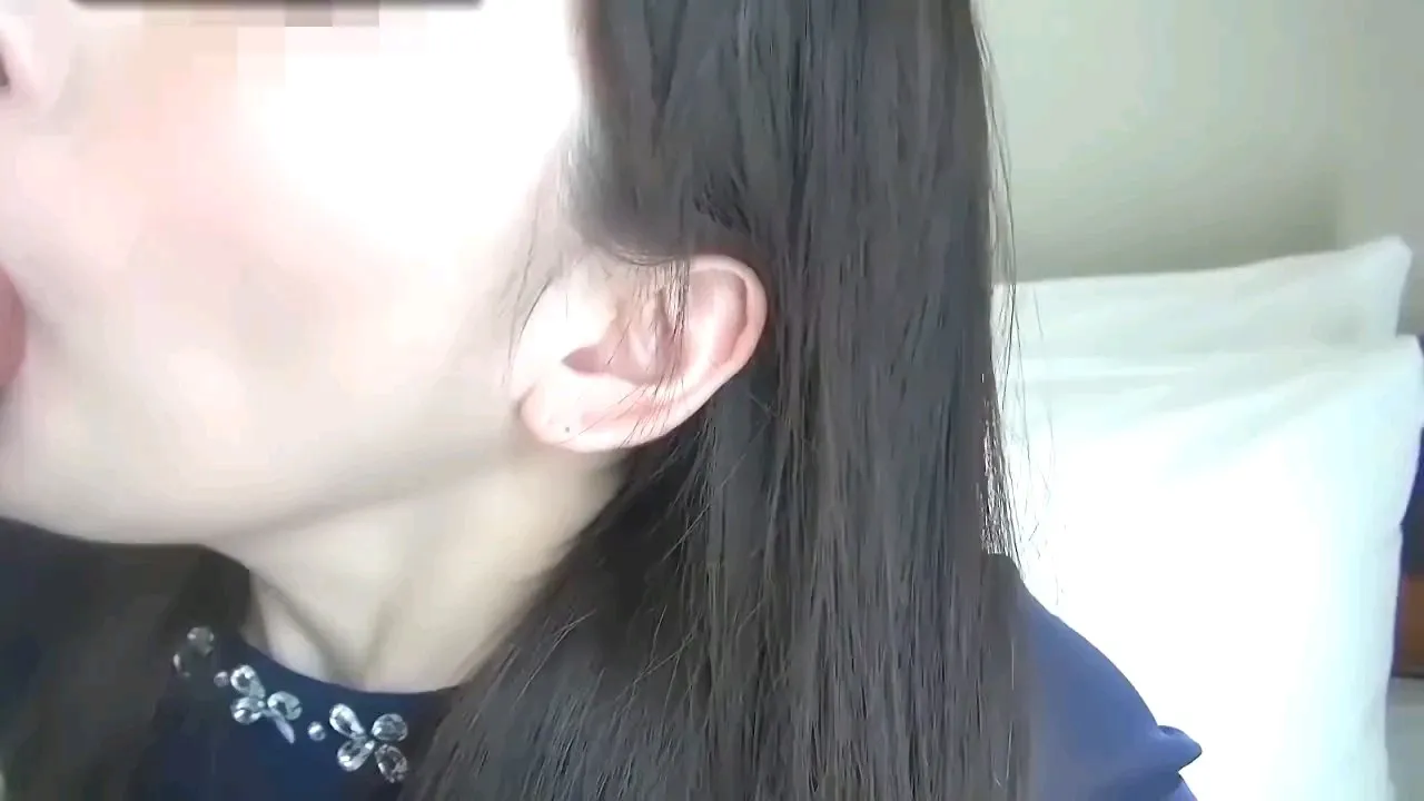最新摄影师私拍流出3P白虎无毛嫩逼的。！