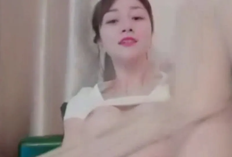 女神自慰摸逼的。！