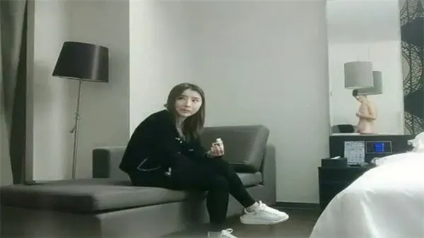 利哥探花大美女娇声淫语迷人身材骚气冲天