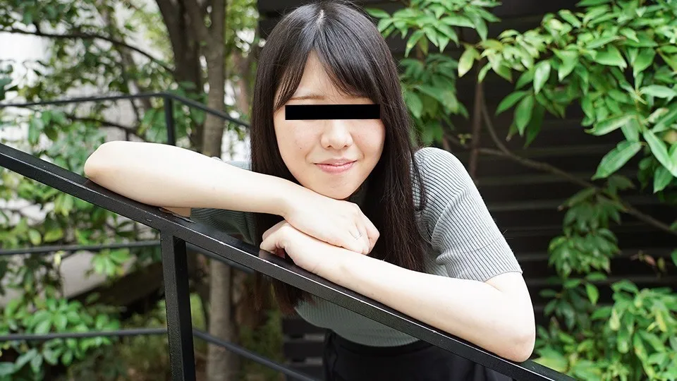 她用淫秽内衣用铁杆业余女孩努力地操纵自己！ 五月あおい 073024_01