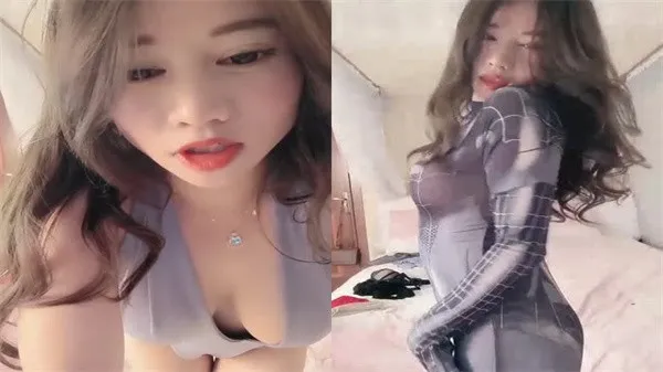 饥渴大奶骚妇深夜发情抠逼