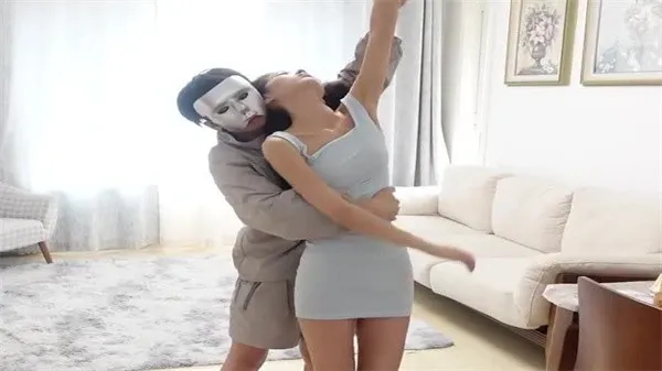 极品女房东灵灵