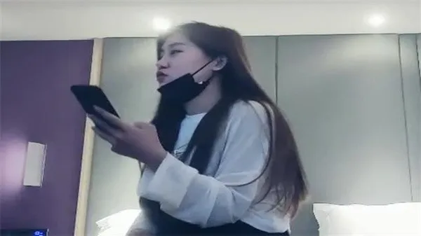 极品寻花长相甜美小姐姐满背纹身69姿势口交舔逼