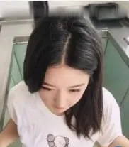 可爱女友爱吃鸡在厨房做饭做一半就来吃男友的棒棒