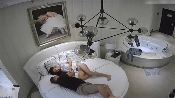 修身白衣包臀裙御姐总是让人无法抵挡_