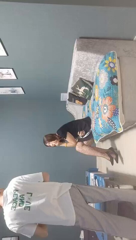 小狐狸娱乐御姐范黑色网袜骚女张开双腿揉搓骚穴撩起裙子拉着手后入镜头前猛操大屁股
