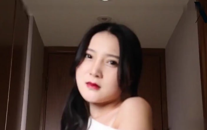 美女模特摩铁外拍没想到著了色淫师的道给带上床实弹啪啪