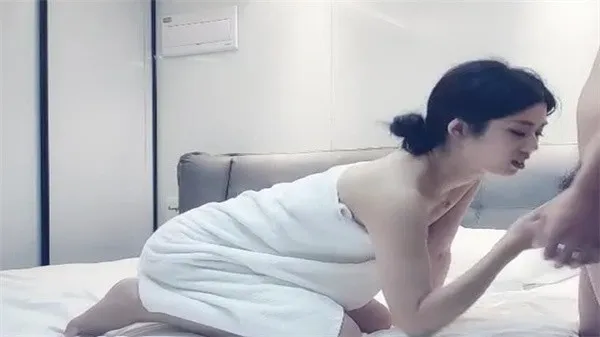 天天去探花甜美大长腿兼职嫩妹洗完澡继续第二炮
