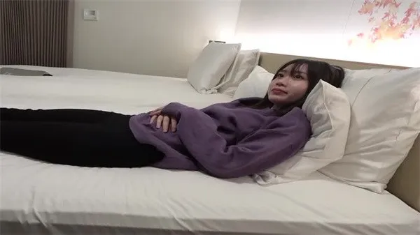 高端局清纯极品贫乳学生妹援交