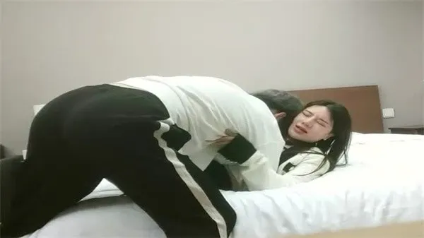高端外围偷拍利哥探花黑丝美女长腿真性感