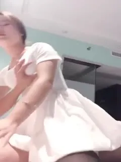 什么都不露只看表情就知道女上位有多爽