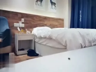黄先生床上的性感尤物车头灯真亮眼